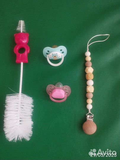 Пустышки - соски и держатель для них