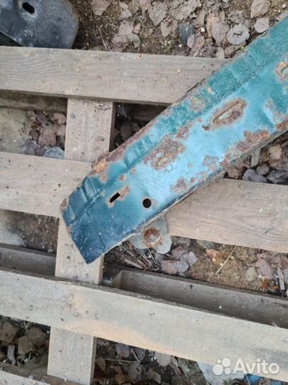 Усилитель бампера задний Toyota Corolla E120 2003