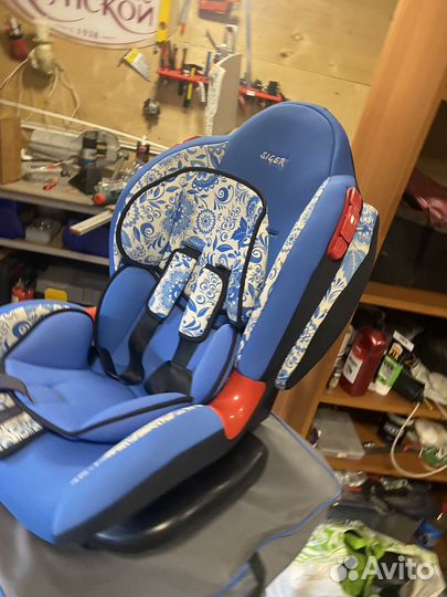 Автомобильное кресло