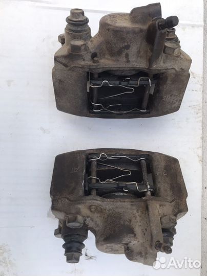 Суппорт тормозной зад Mitsubishi Montero Sport