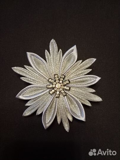 Брошь снежинка