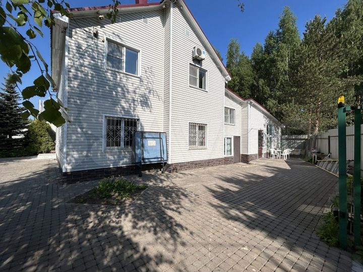 Дом 380 м² на участке 10 сот.