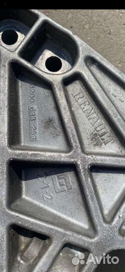 Кронштейн двс правый Рено Меган 2