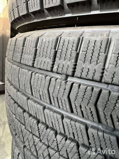 Bridgestone Blizzak VRX2 245/45 R18