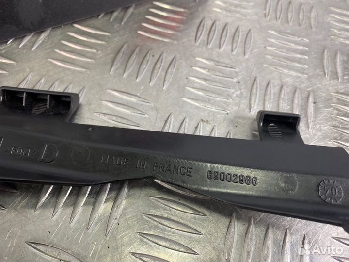 Планка под фару передняя правая Volvo V70 II