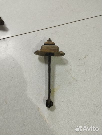 Ограничитель двери передний Nissan Теrrаnо 2