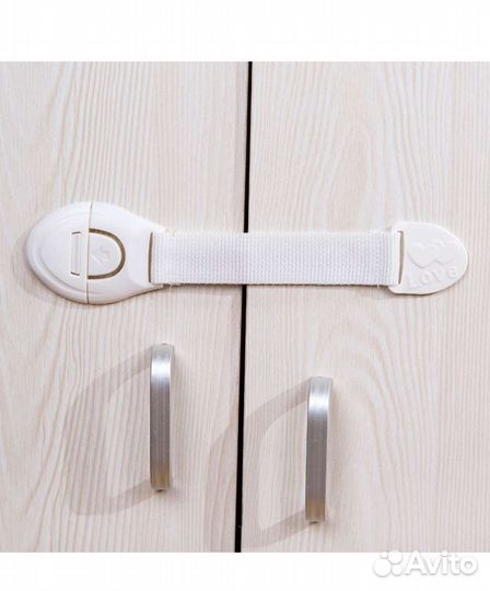 Блокираторы на двери мебели