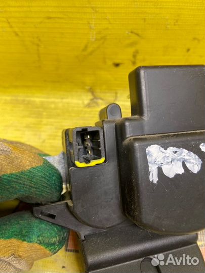 Замок багажника Kia Rio G4FA 2015