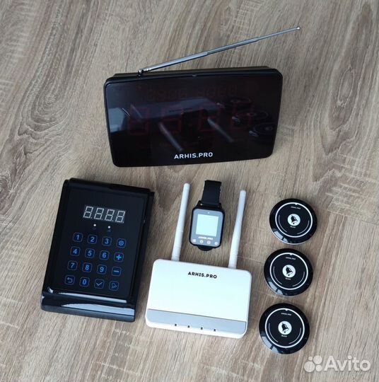 Система вызова: кнопка вызова официанта с часами