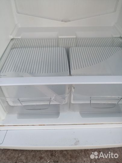 Продаю холодильник индезит