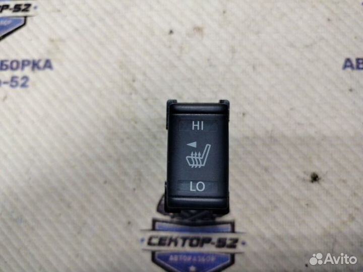 Кнопка обогрева сидений передняя Nissan Juke F15