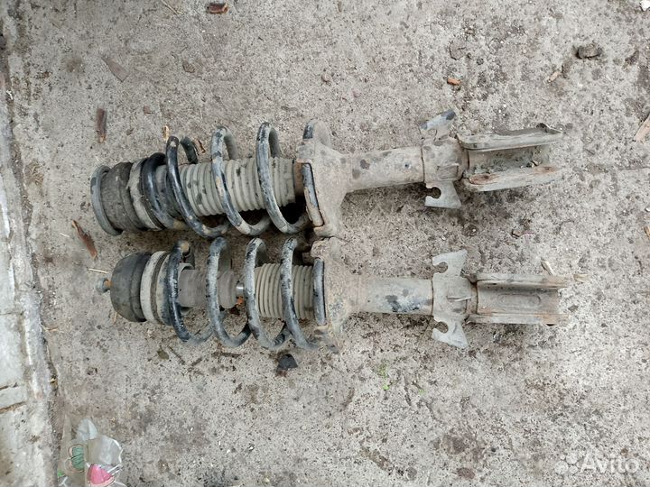 Стойка передняя Мерседес Вито 638