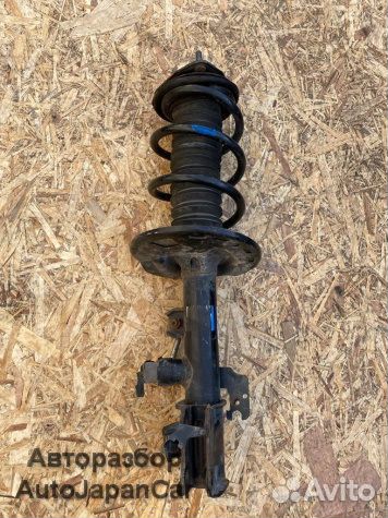 Lexus RX IV стойка амортизатора правая