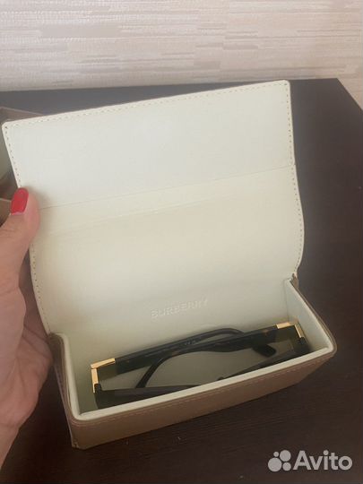 Солнцезащитные очки женские burberry