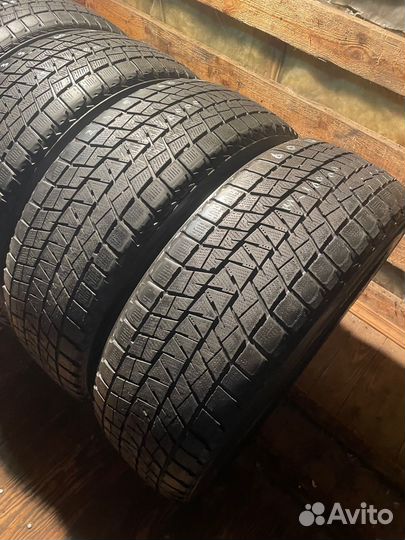 Bridgestone Blizzak DM-V1 235/60 R18