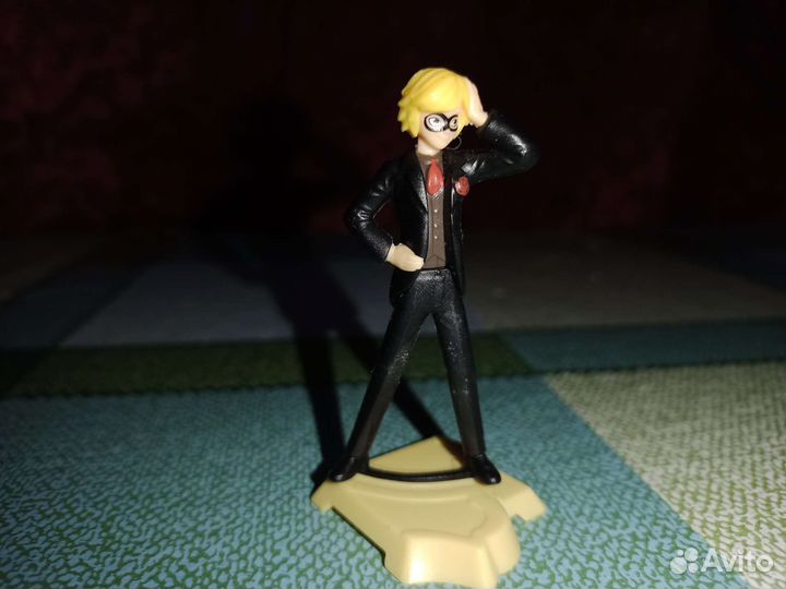 Фигурки из Киндер сюрприза Леди баг