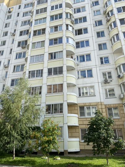 2-к. квартира, 70,1 м², 1/14 эт.