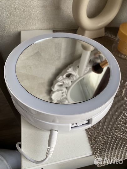 Зеркало для макияжа с подсветкой