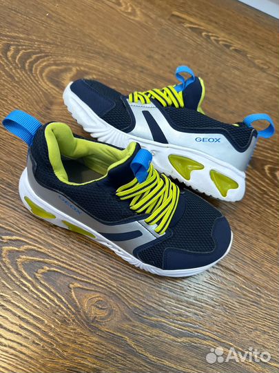Кроссовки детские светящиеся geox 31