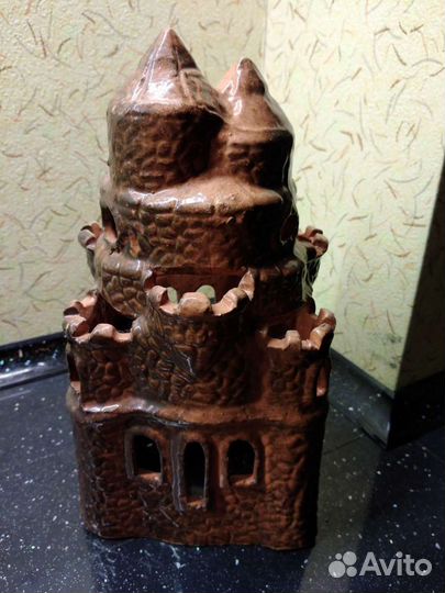 Декор в аквариум, высота- 24 см., ширина- 12 см