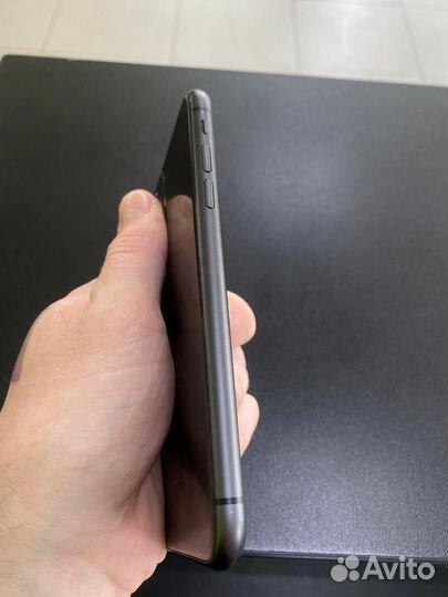 Телефон iPhone 11