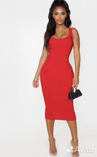 Платье prettylittlething