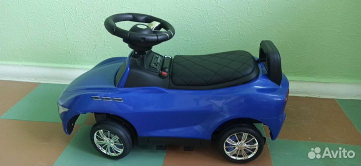 Машинка каталка толокар с ручкой