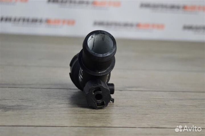 Фланец системы охлаждения skoda Fabia 2