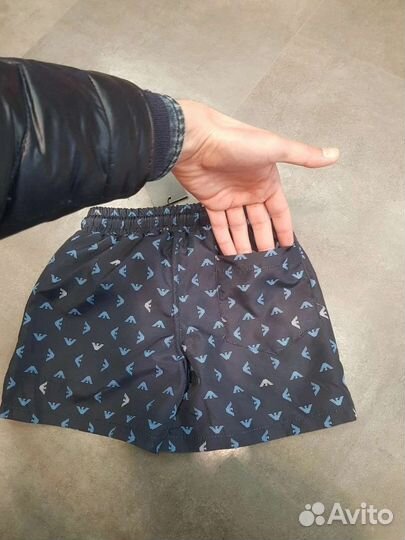 Новые шорты Armani для купания