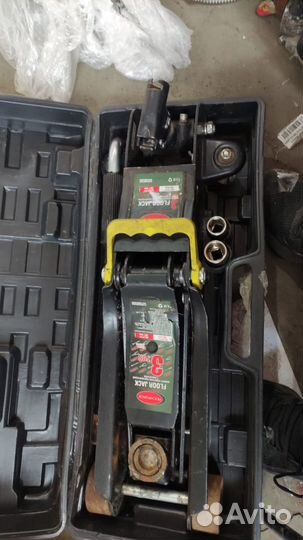 Гидравлический подкатной низкопрофильный домкрат с