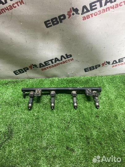 Топливная рейка с форсунками Renault Logan седан