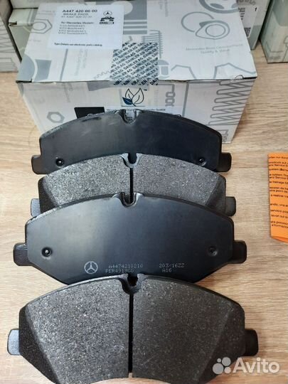 Комплект колодок тормозных передних V447