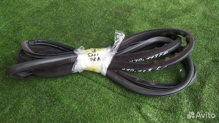 Уплотнение двери пара переднее Volvo V70 B5254T10