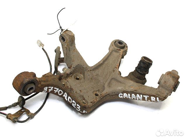 Кулак задний левый Mitsubishi Galant