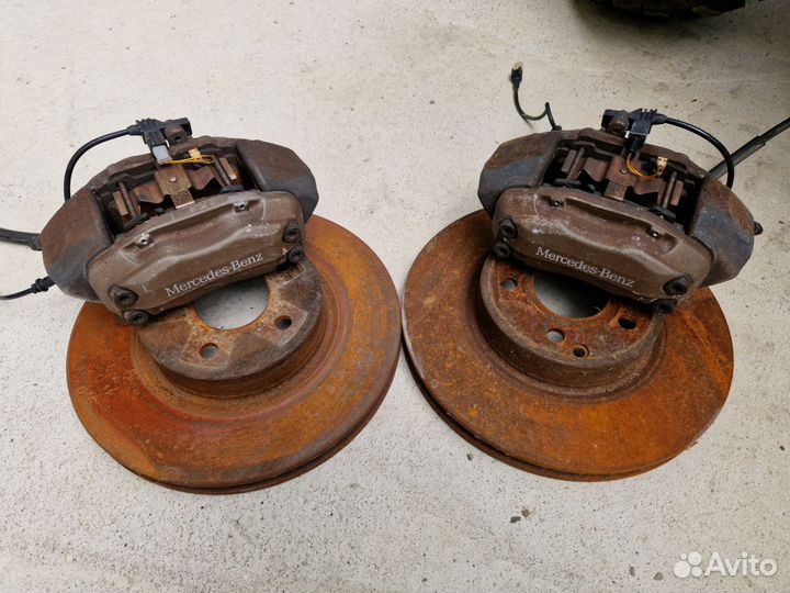 Комплект передних тормозов для Mercedes W211 W219