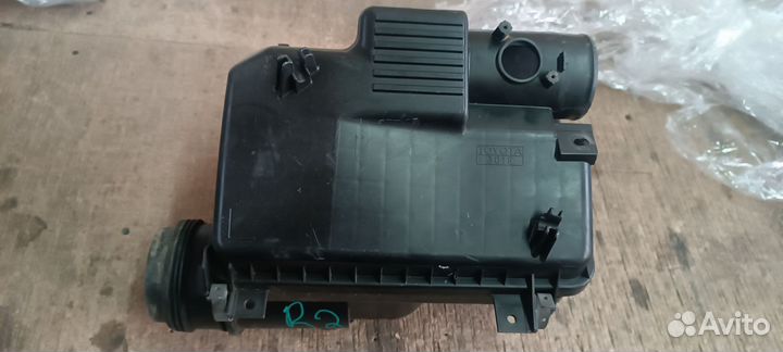 Корпус воздушного фильтра Toyota Hilux Surf 5vz