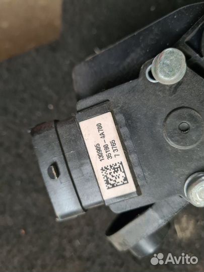 Педаль газа Hyundai Solaris 1 2012