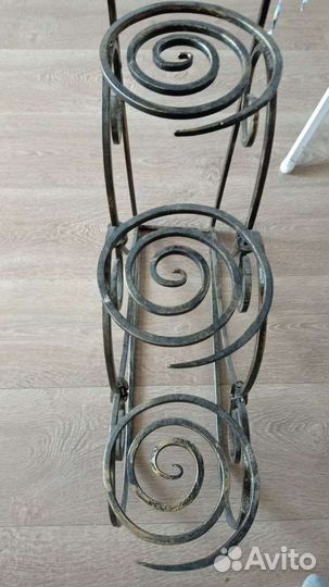 Подставка для цветов металлическая