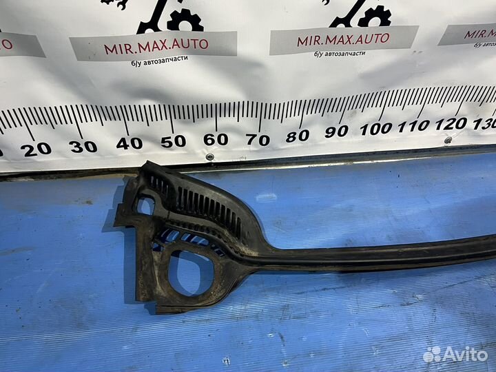 Жабо Peugeot 407 2006г