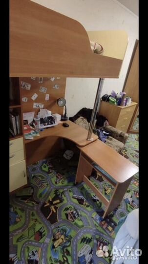 Детская кровать чердак со столом и шкафом бу