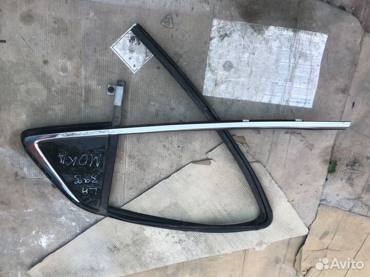 Хромовая оконтовка на дверь на опель Мокка