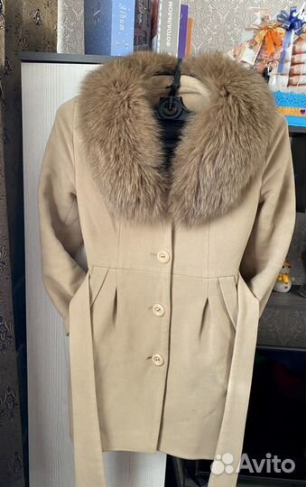 Кашемировое пальто с мехом песца
