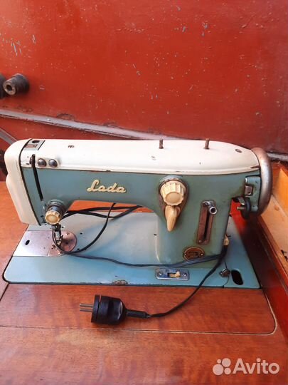 Швейная машина LADA производство Чехословакия