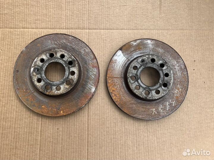 Передние тормозные диски VW Golf 6