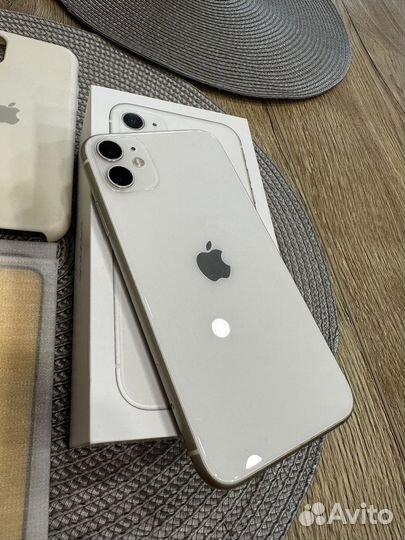 Телефон iPhone 11