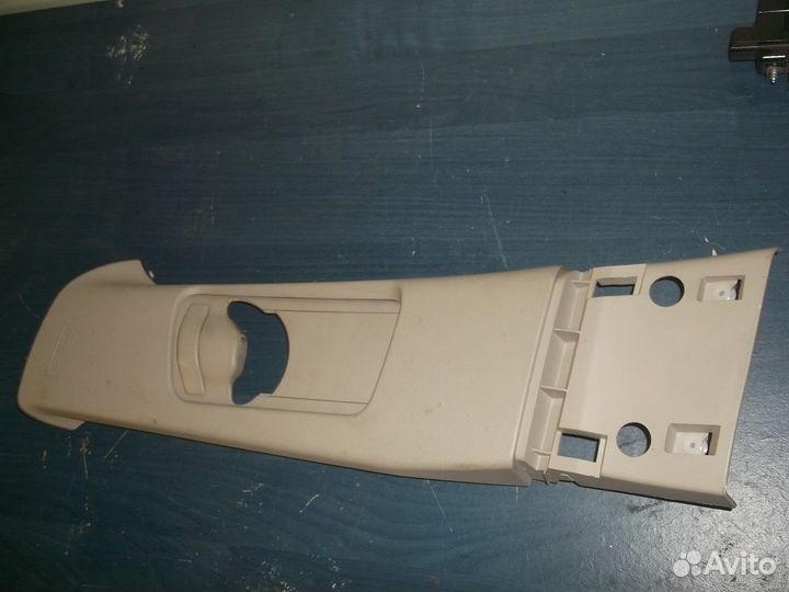 Обшивка стойки центральной верхняя левая