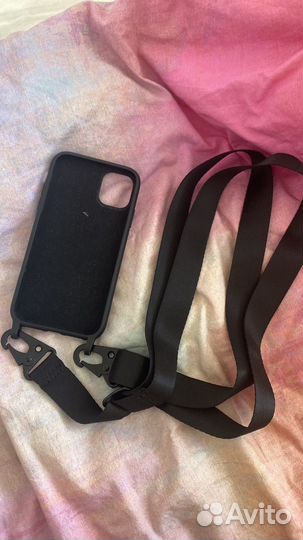 Чехол на iPhone 11 с ремешком черный