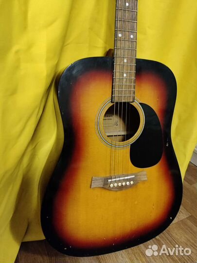 Акустическая гитара