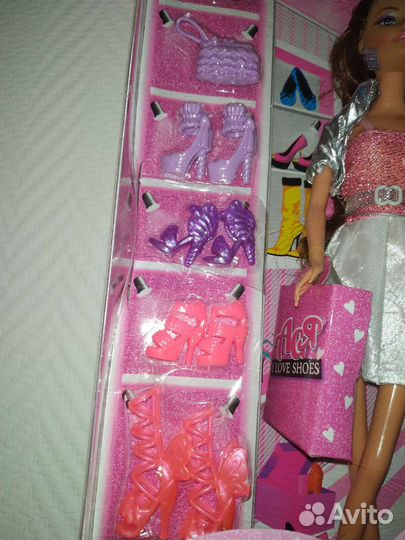 Кукла барби с туфлями
