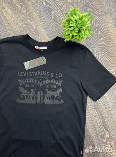 Футболка levi's